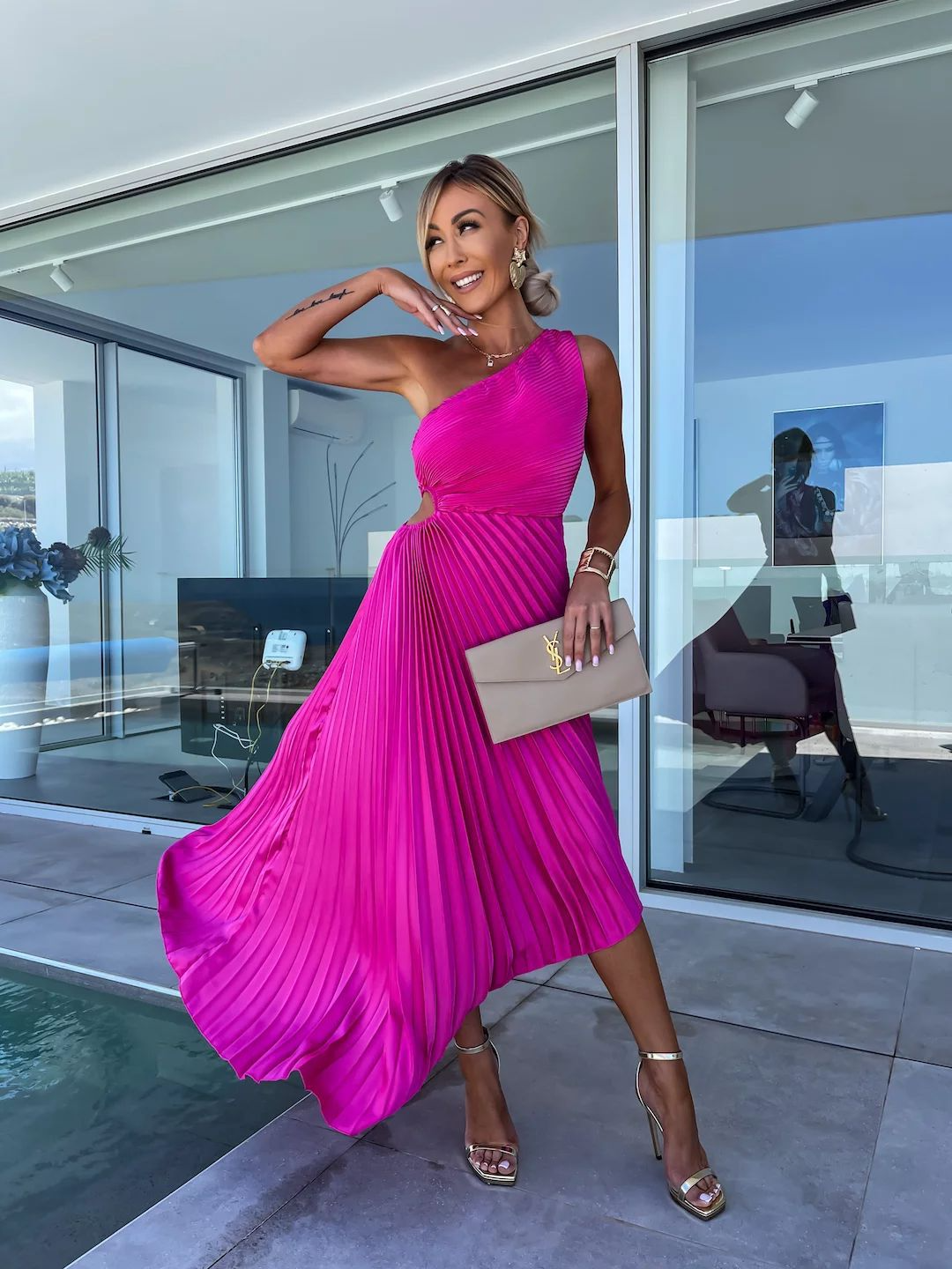 ELLA | Vestido midi plisado de un solo hombro