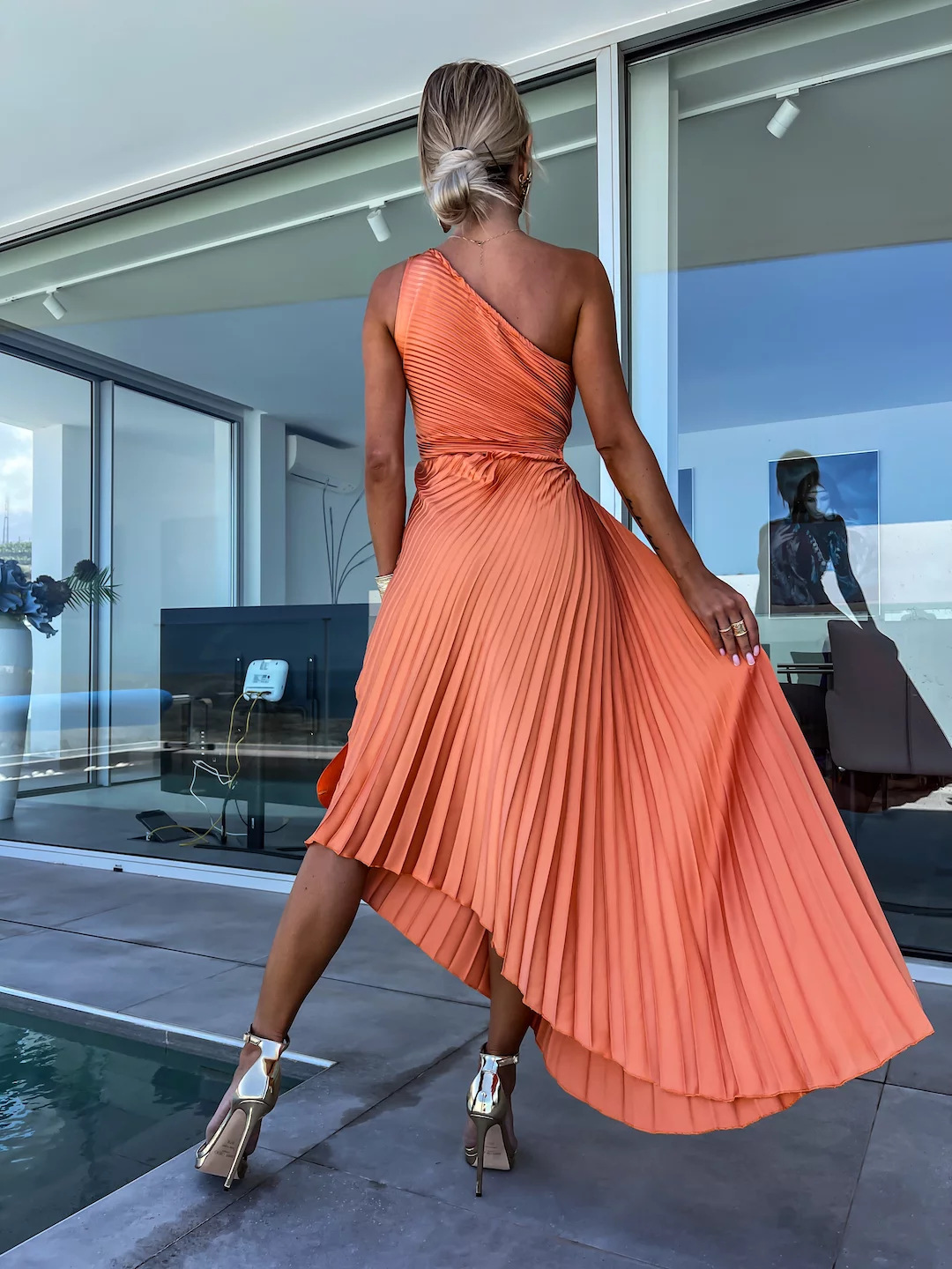 ELLA | Vestido midi plisado de un solo hombro