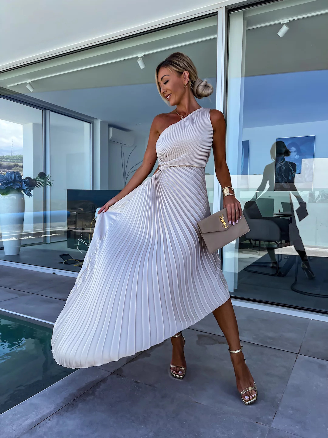 ELLA | Vestido midi plisado de un solo hombro